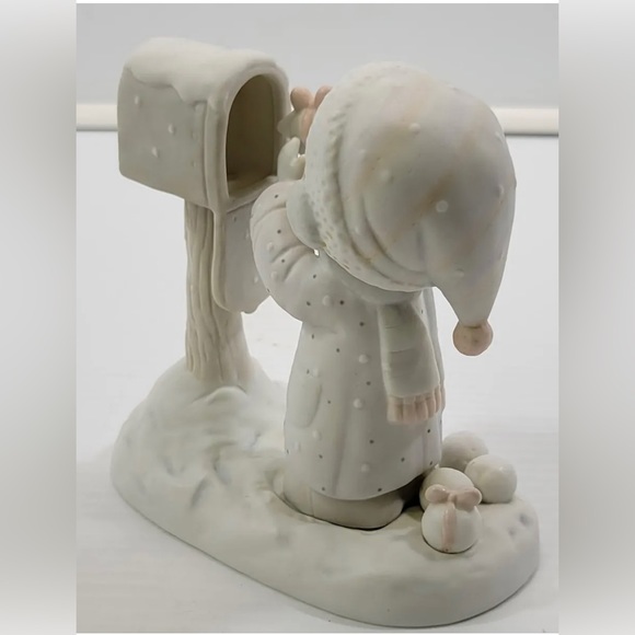 Vintage Precious Moments figurine “ I’m sending you a white Christmas “ - Picture 2 of 10